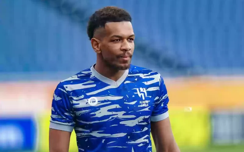 شاهد فيديو يوثق موقف محرج لنجم الهلال “علي البليهي” داخل المطعم.. تمنى أن تنشق الأرض وتبتلعه من الخجل!!