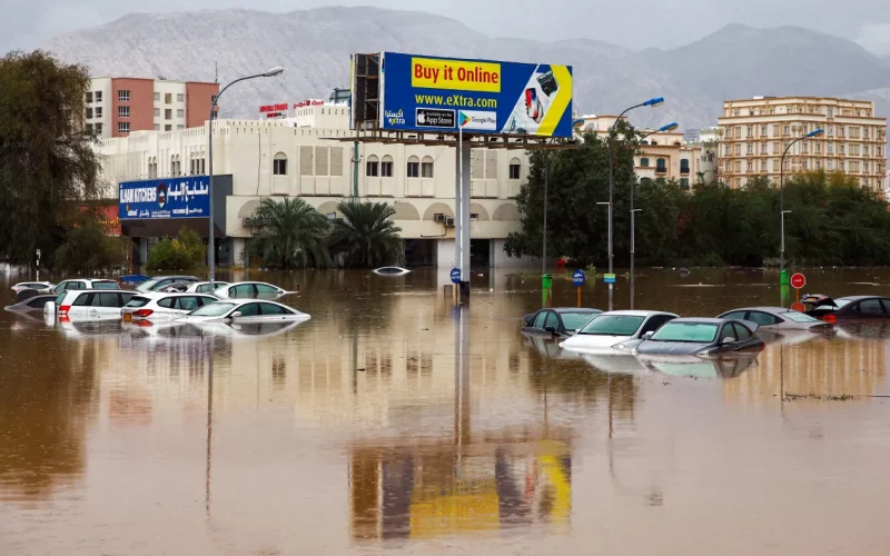 الحزن يخيم على سلطنة عمان.. عشرات الضحايا جرفتهم الأمطار وإدارة الطوارئ تعلن عن فاجعة غير مسبوقة والأرصاد يحذر سكان هذه المناطق