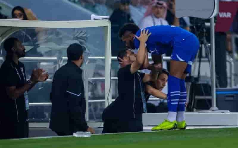 احتفال البليهي والشلهوب.. كشف القحطاني عن سرّ التكتيك المُفاجئ للهلال