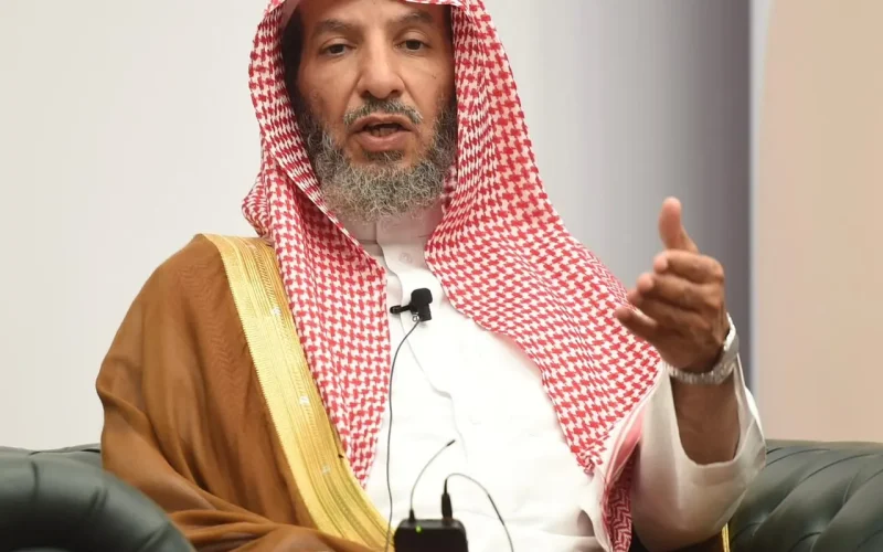 الشيخ سعد الشثري يحذر من لبس الأساور للرجال ويؤكد ضرورة اجتناب التشبه بالنساء