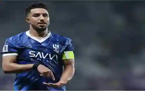 أغلى لاعب سعودي.. شاهد كم راتب سالم الدوسري بعد تجديد عقده مع الهلال